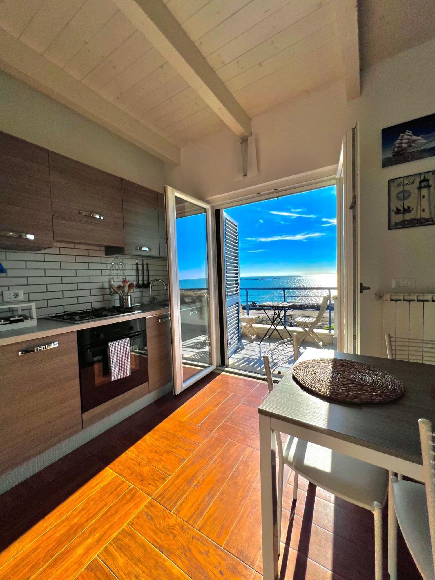 Alba Suite-Rome Airport Fco-Fronte Mare Фьюмичино Экстерьер фото